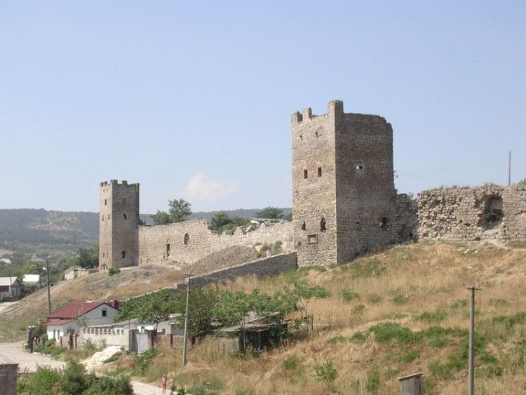 Генуэзская крепость Кафа - достопримечательности Феодосии